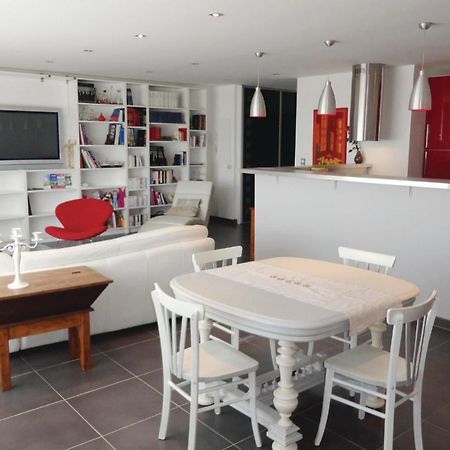 Awesome Apartment In Sauvian With Wifi Exteriör bild