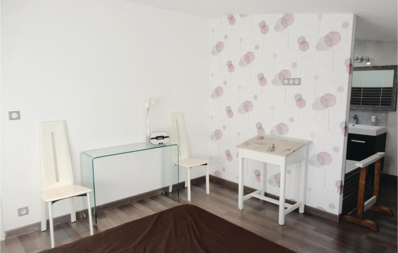 Awesome Apartment In Sauvian With Wifi Exteriör bild